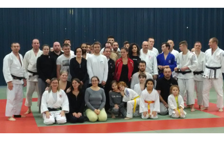 Des parents de judokas s'initient au judo